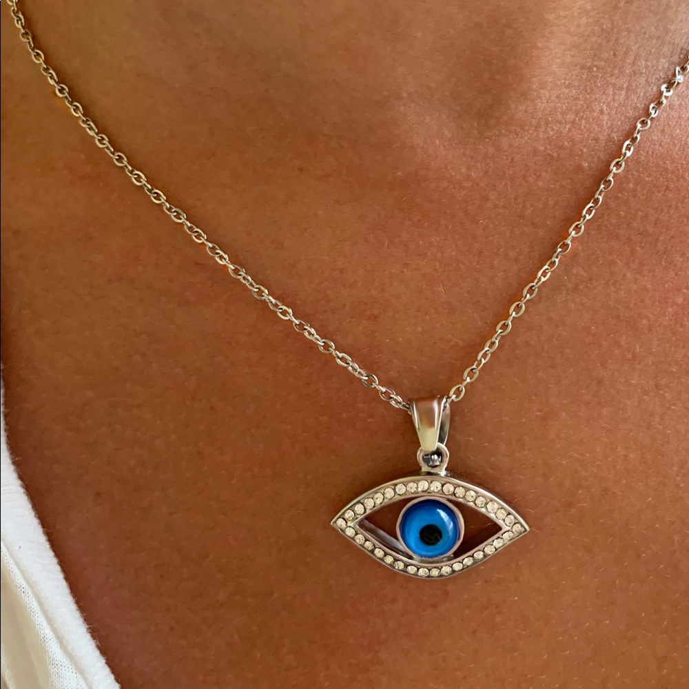 Evil eye design necklace
